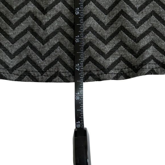 Charlotte Russe Y2K Chevron Zigzag A-Line Mini Skirt - Size M - Black & Gray - Picture 8 of 9